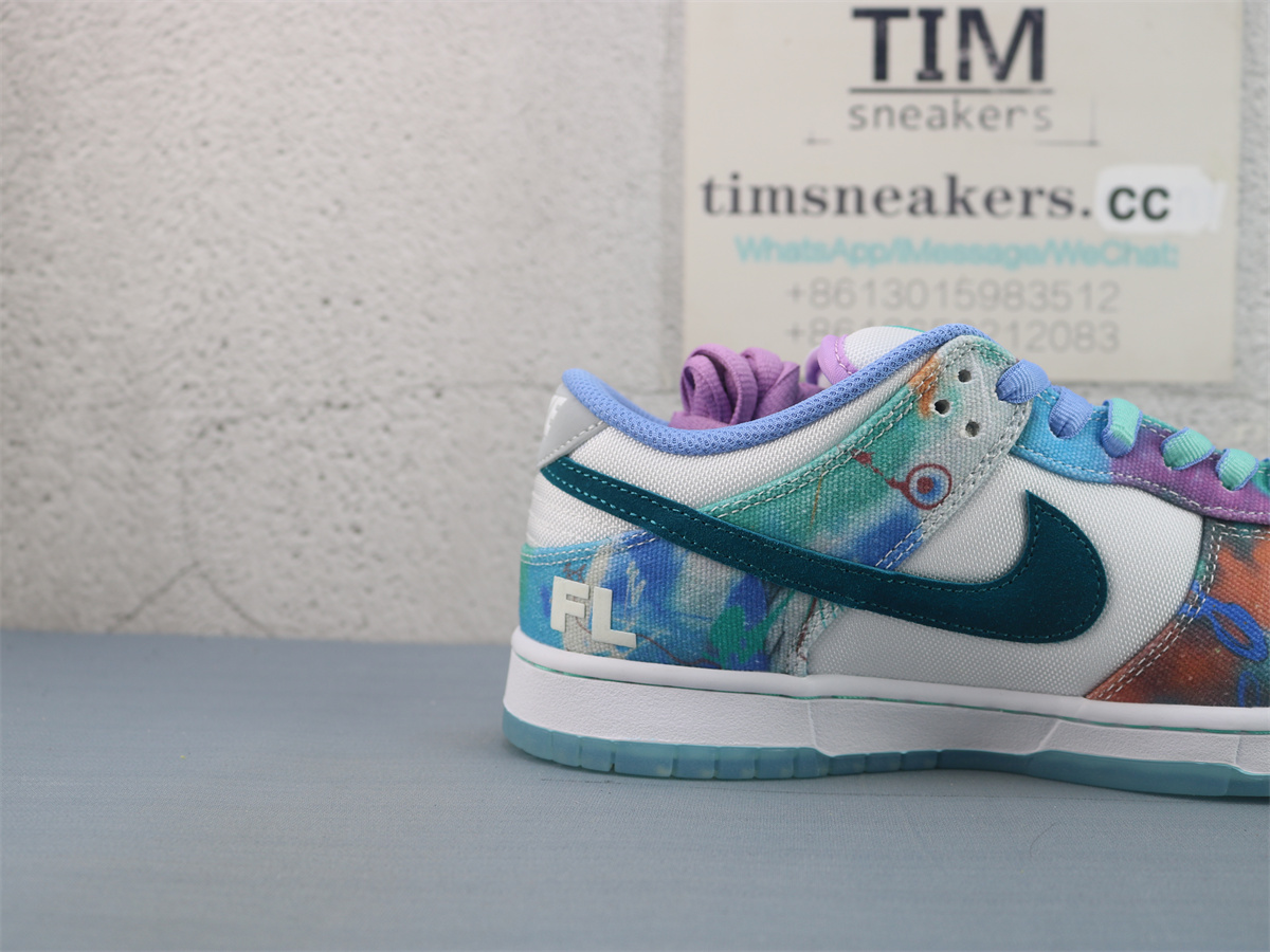 Nike SB Dunk Low Futura Laboratories Bleached Aqua HF6061-400